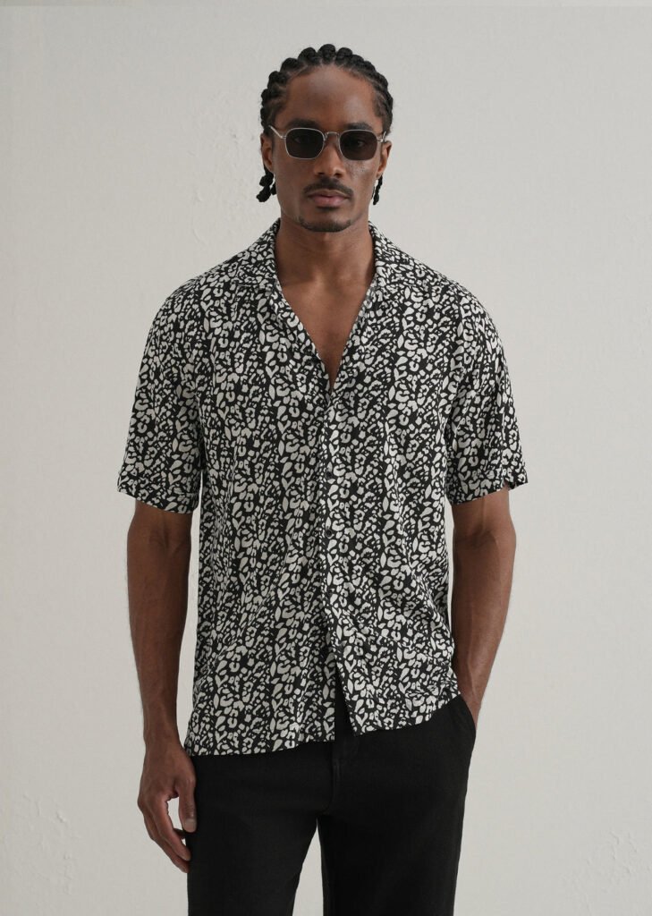 Achromatic Rosette Print Half Sleeve Shirt